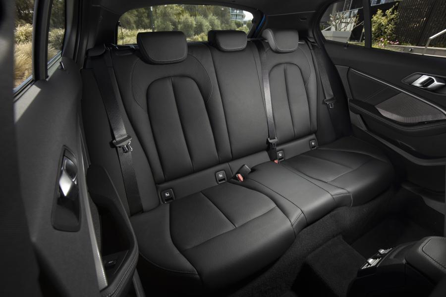 Интерьер BMW M135i xDrive (F40) 2019 года  (AU) (фото 18 из 35)